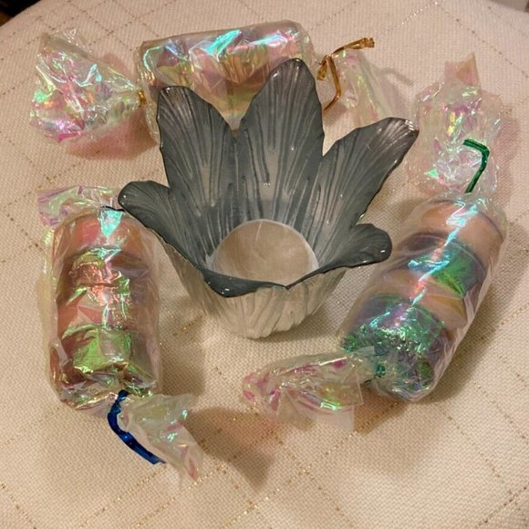 SILVER TULIP TEA LIGHT HOLDER by GREAT AMERICAN with 12 scented candles included - Picture 1 of 5